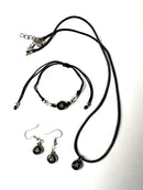 Collar, aretes y pulsera "negro"