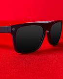 Lente “God is love” Negro mate.