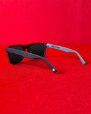 Lente “God is love” Negro mate.